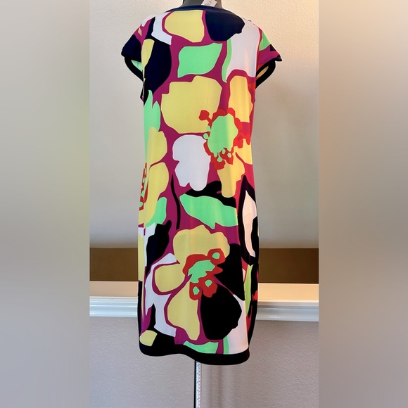 Laundry By Design multicolored fresh, crisp and vibrant. Size Medium - Picture 4 of 8